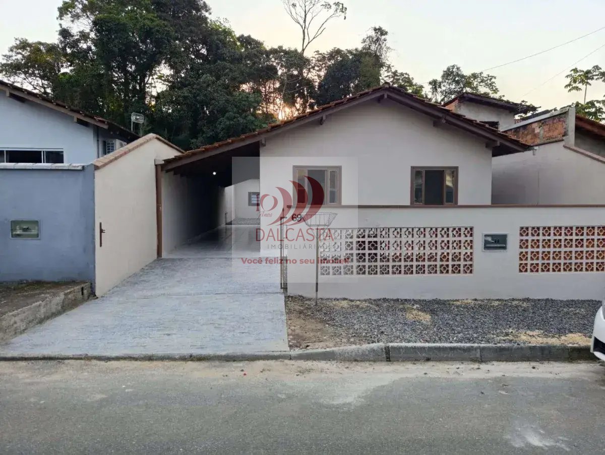 Casa à venda com 3 quartos, 136m² - Tifa Martins,Jaraguá do Sul