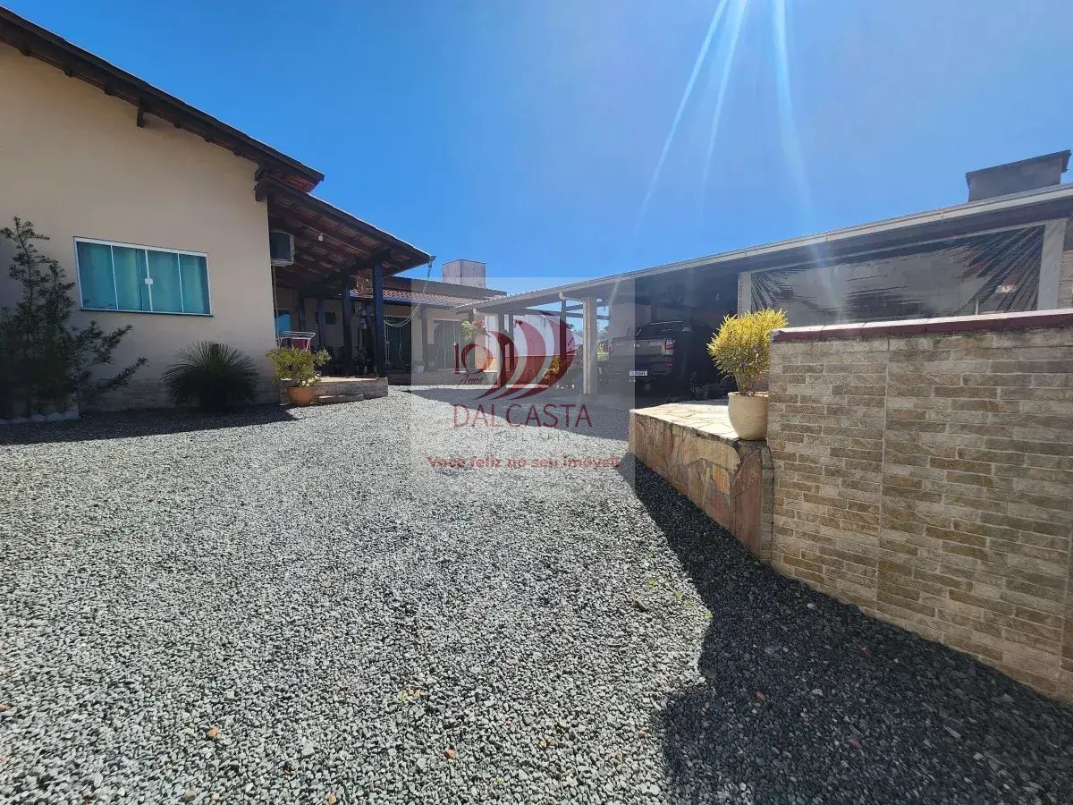 Casa à venda com 2 quartos, 133m² - Chico de Paulo,Jaraguá do Sul