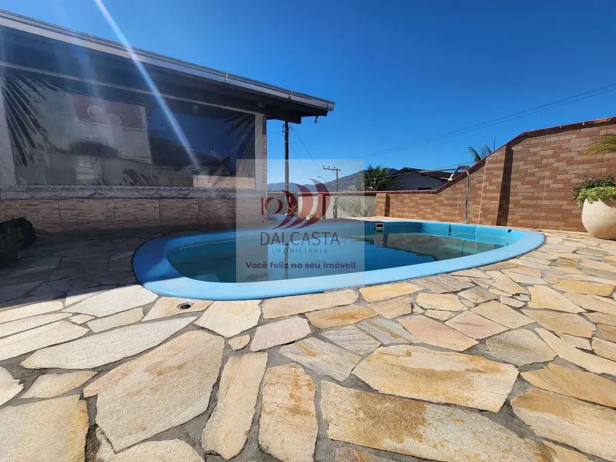 Casa à venda com 2 quartos, 133m² - Chico de Paulo,Jaraguá do Sul