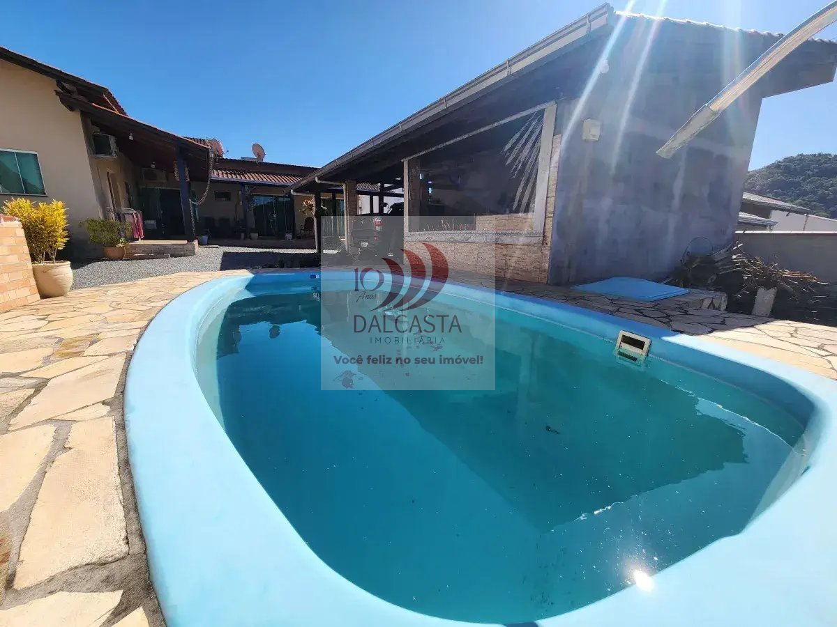 Casa à venda com 2 quartos, 133m² - Chico de Paulo,Jaraguá do Sul