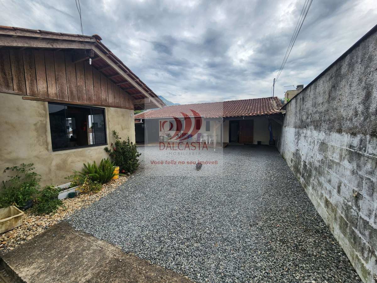 Casa à venda com 4 quartos, 196m² - Jaraguá 99,Jaraguá do Sul