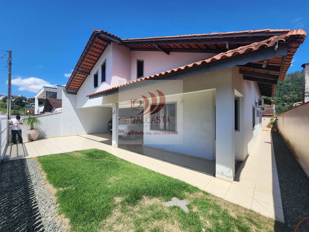 Casa à venda com 3 quartos, 185.00m² - Jaraguá Esquerdo,Jaraguá do Sul
