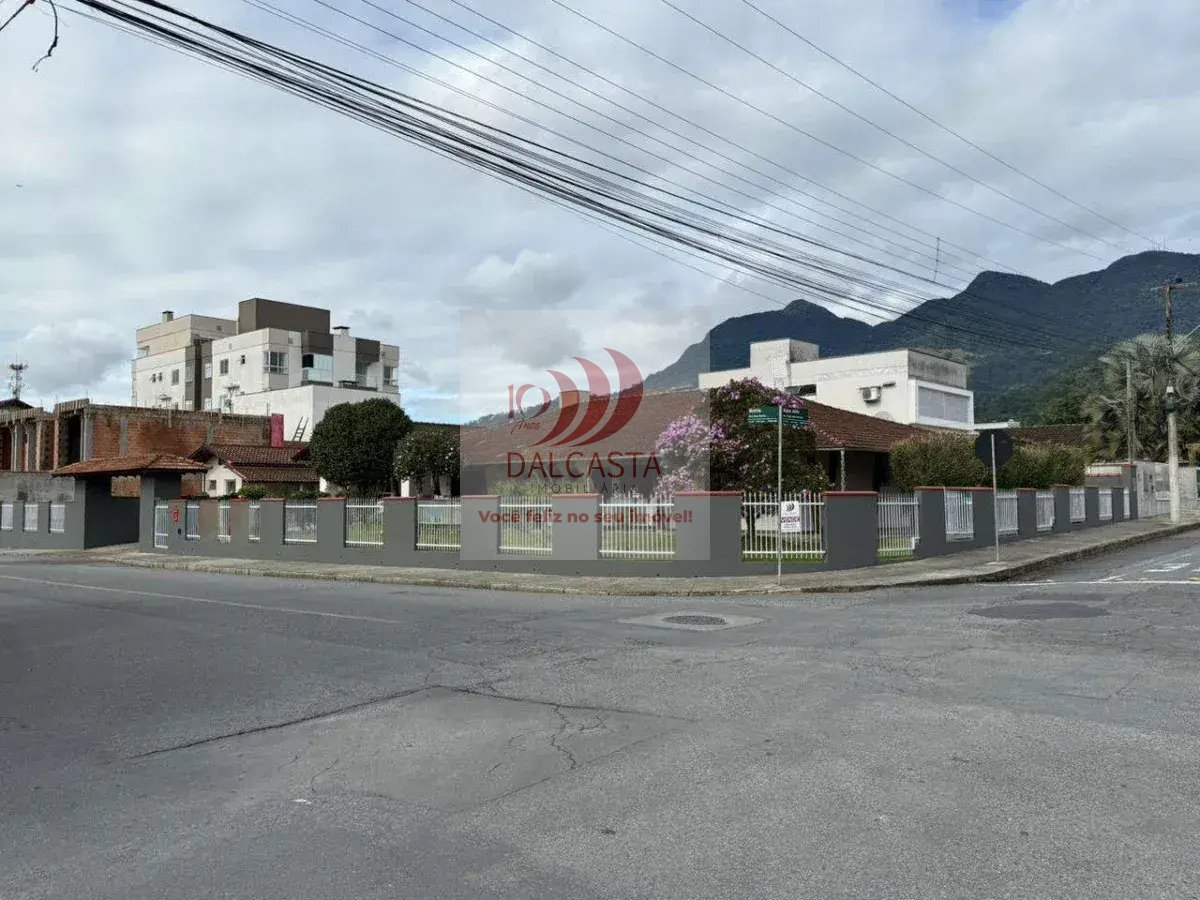 Casa à venda com 4 quartos, 377m² - ,