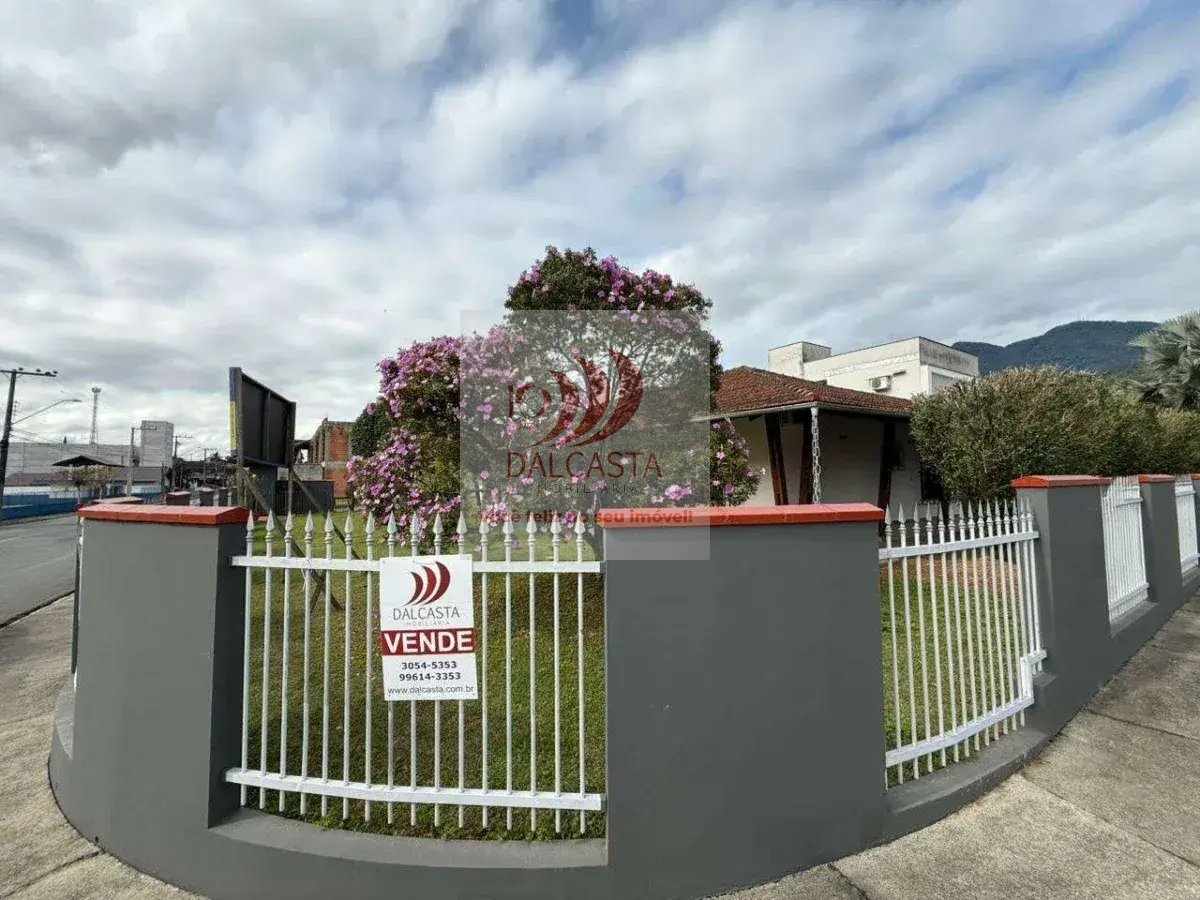 Casa à venda com 4 quartos, 377m² - ,