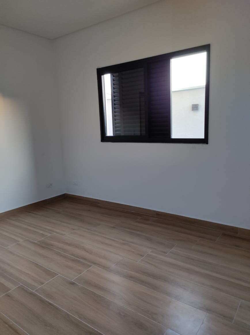  - Casa em condomínio com 3 Quartos sendo 1 Suíte no Residencial Malibú