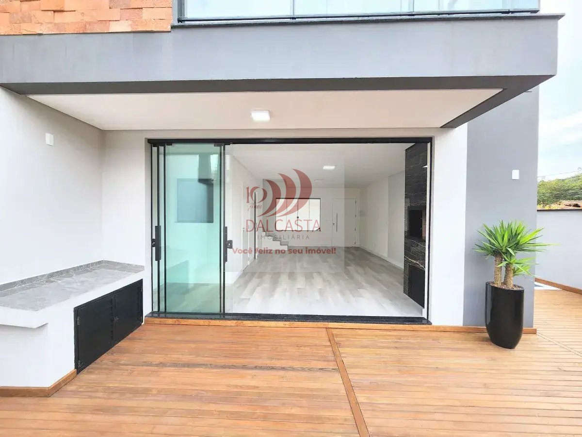 Sobrado à venda com 3 quartos, 187,54m² - São Luís,Jaraguá do Sul