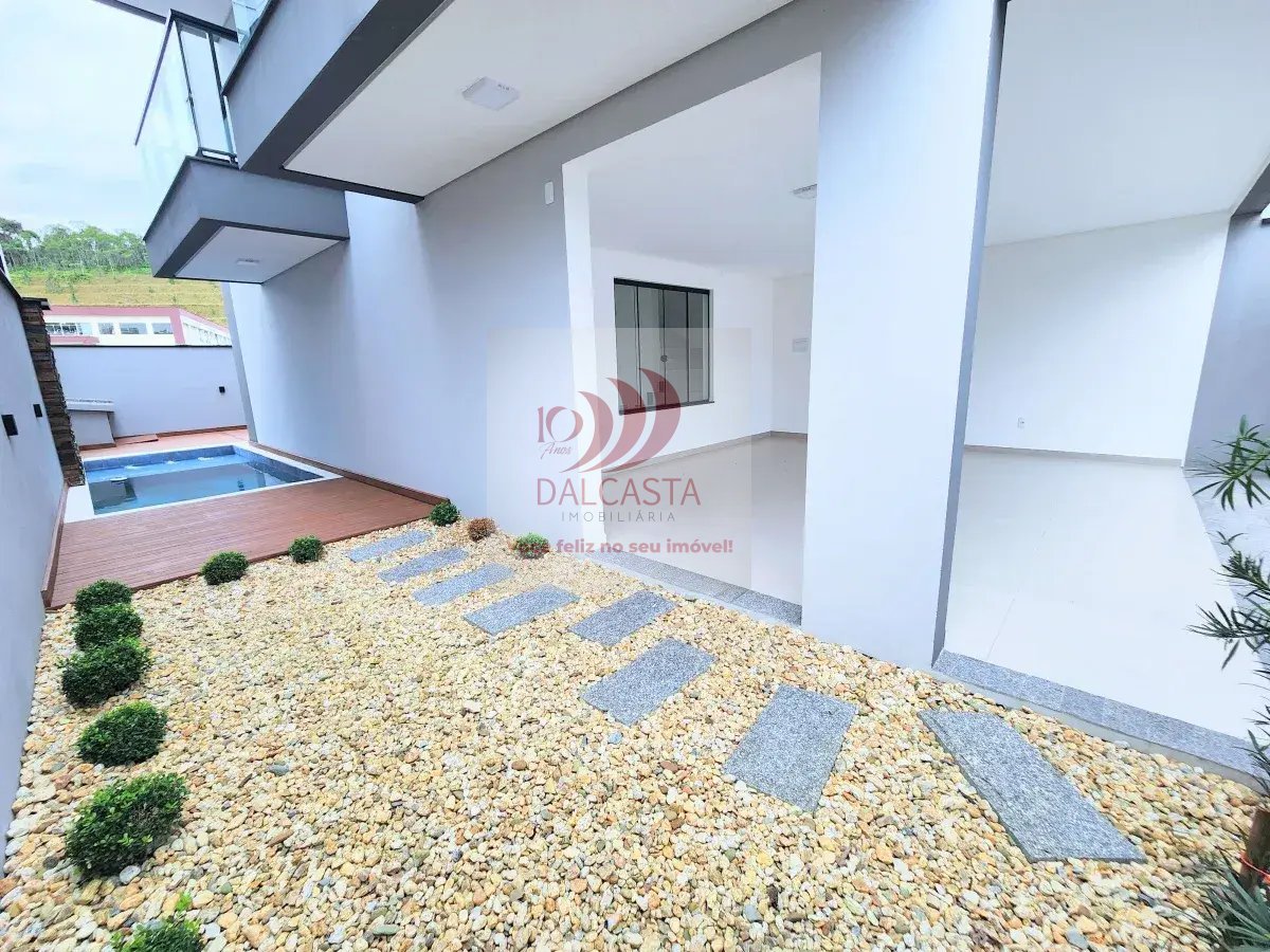 Sobrado à venda com 3 quartos, 186,70m² - São Luís,Jaraguá do Sul