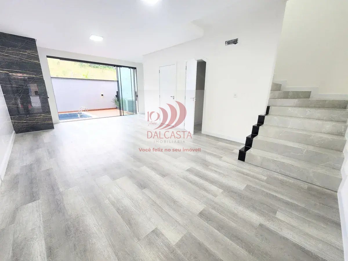 Sobrado à venda com 3 quartos, 167,80m² - São Luís,Jaraguá do Sul