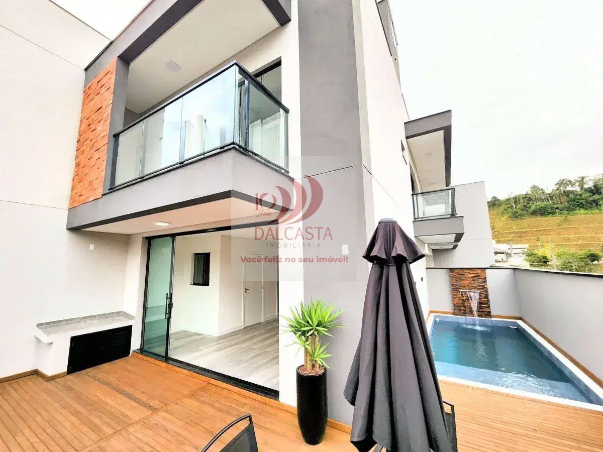 Sobrado à venda com 3 quartos, 187,54m² - São Luís,Jaraguá do Sul