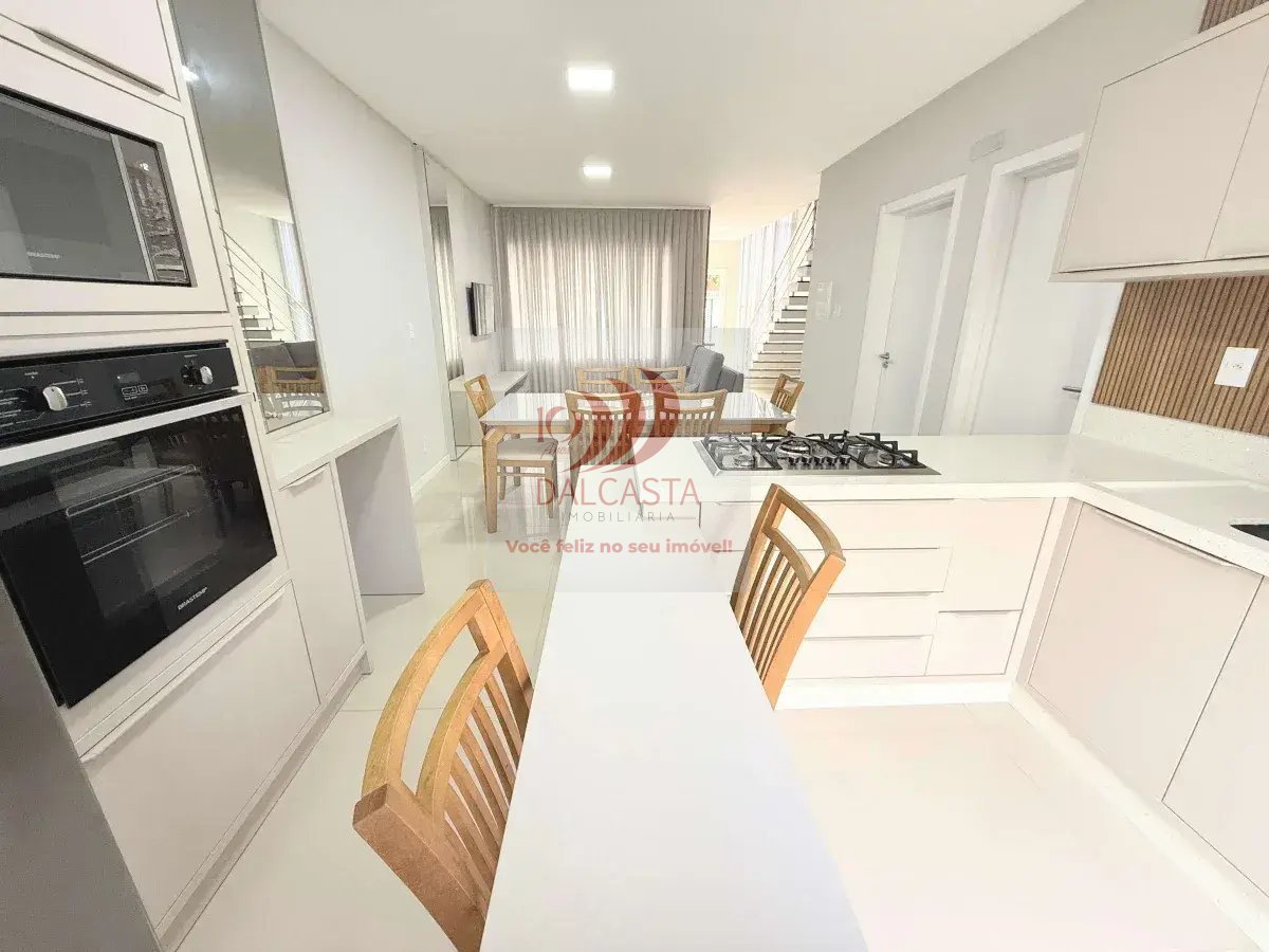  - Sobrado à venda em Penha, Praia de armação do Itapocoroi, com 3 quartos, 142m²