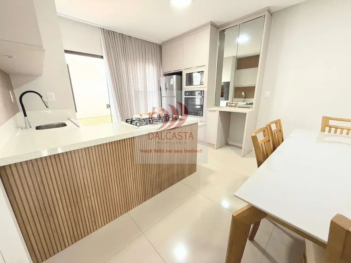  - Sobrado à venda em Penha, Praia de armação do Itapocoroi, com 3 quartos, 142m²