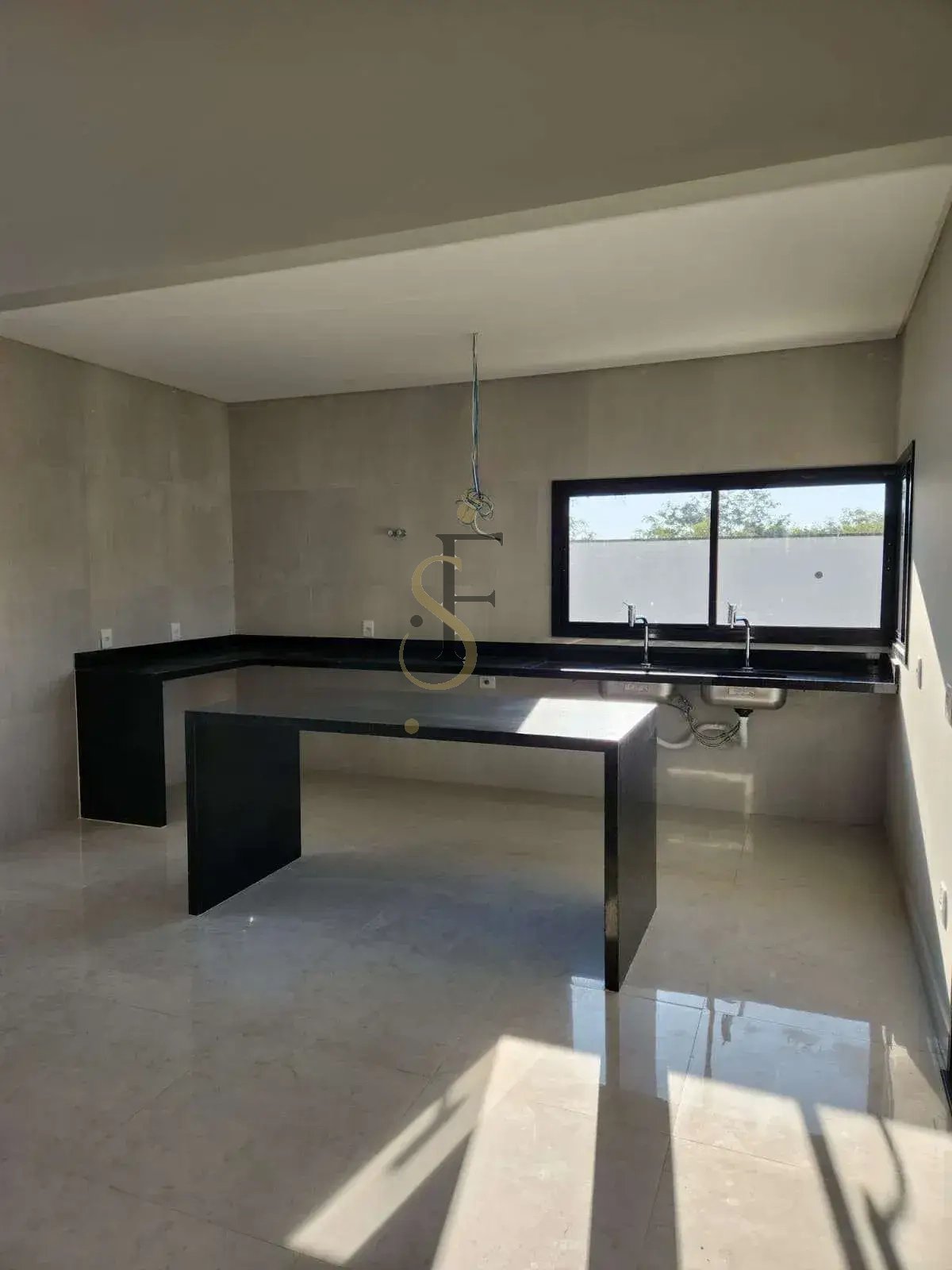  - Casa Térrea de Alto Padrão à Venda – Terras do Vale