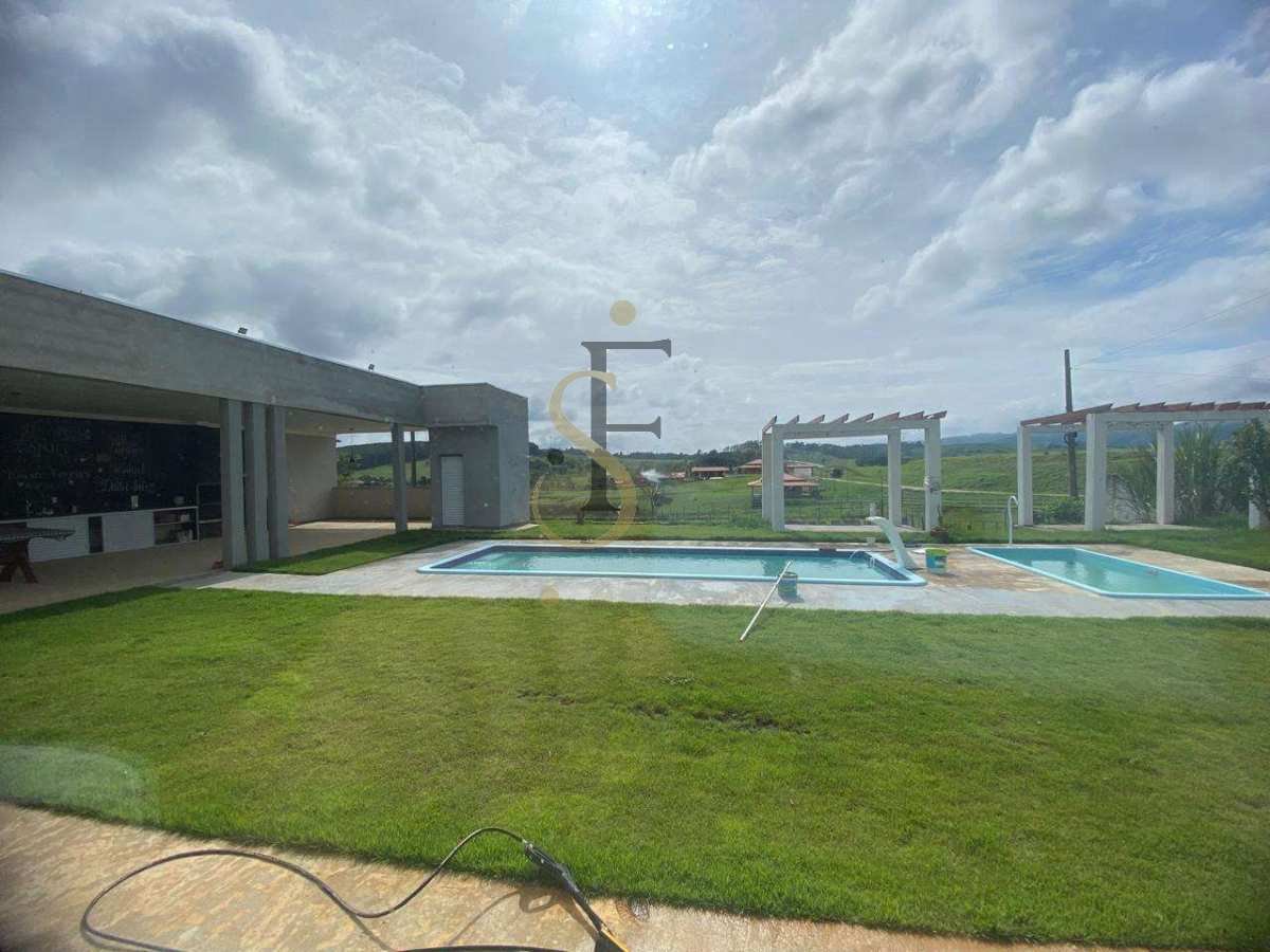 Chácara à venda com 3 quartos, 140m² - Borda da Mata,Caçapava