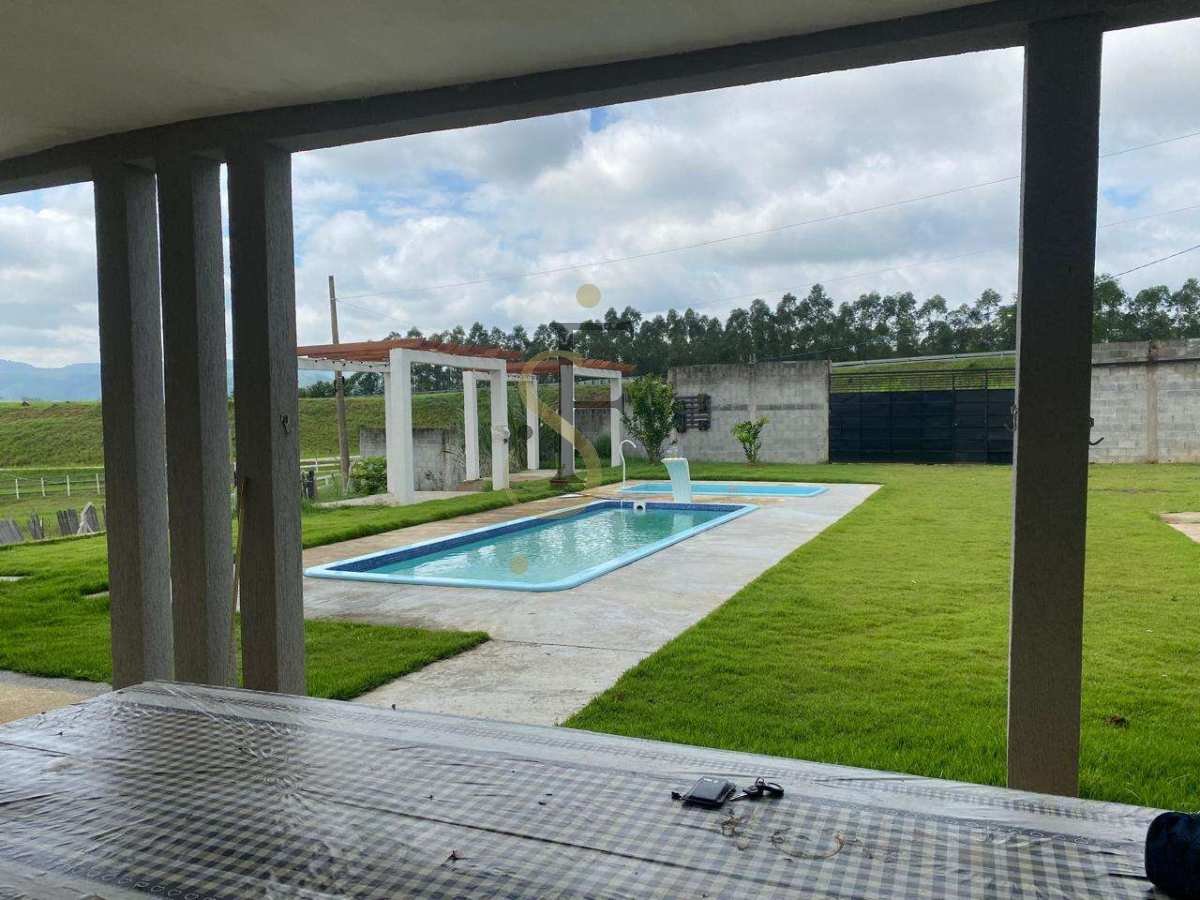 Chácara à venda com 3 quartos, 140m² - Borda da Mata,Caçapava