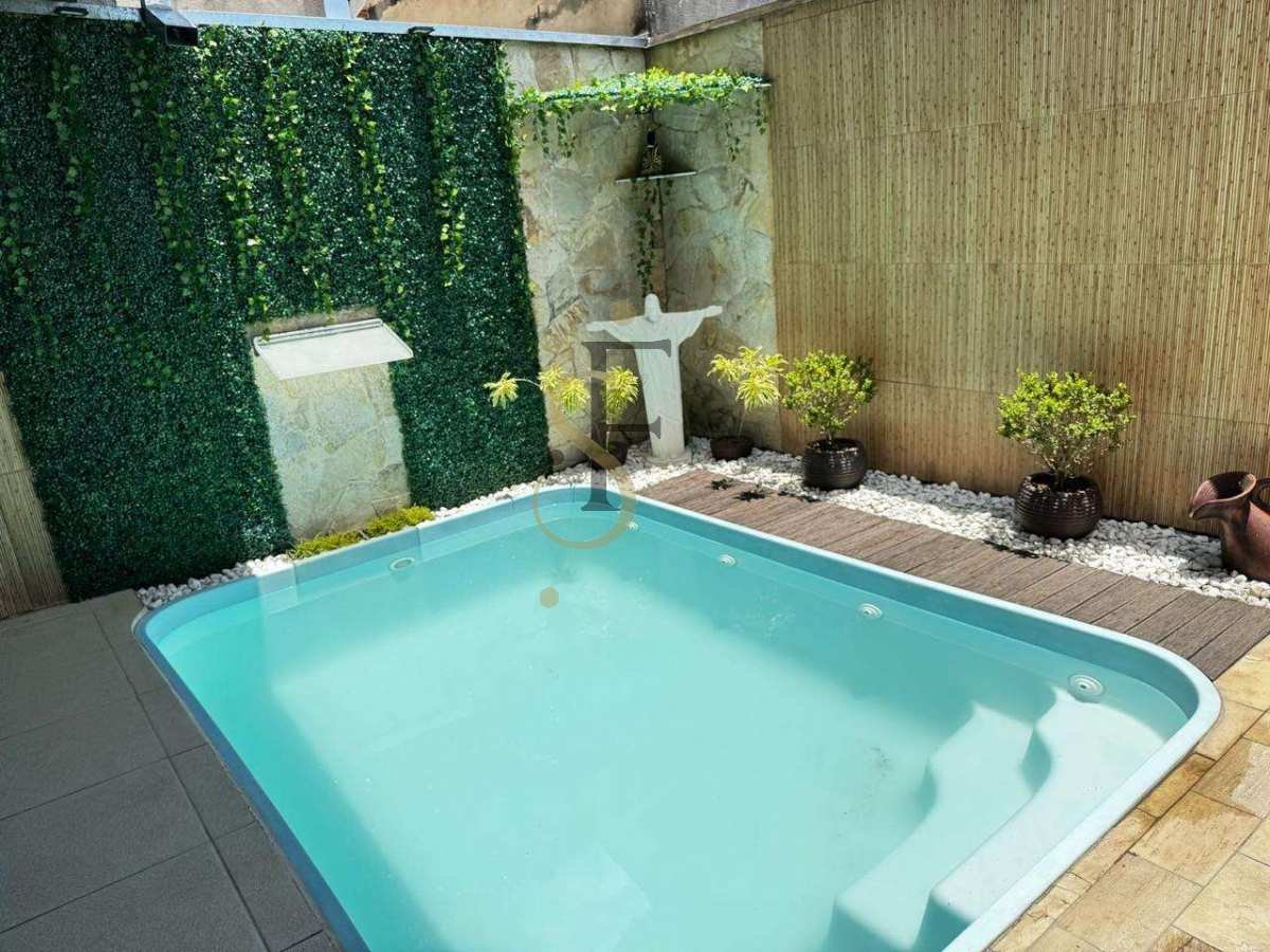 Sobrado à venda com 3 quartos, 219m² - Residencial Flamboyant,São José dos Campos