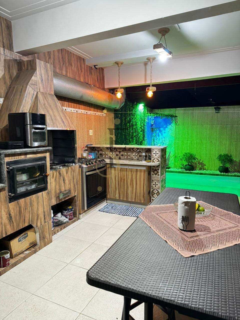 Sobrado à venda com 3 quartos, 219m² - Residencial Flamboyant,São José dos Campos