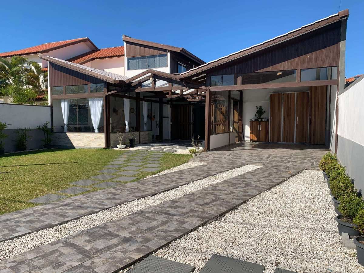 Casa à Venda na Quadra do Mar | Guaratuba – PR - Mauro Alexandre Imóveis