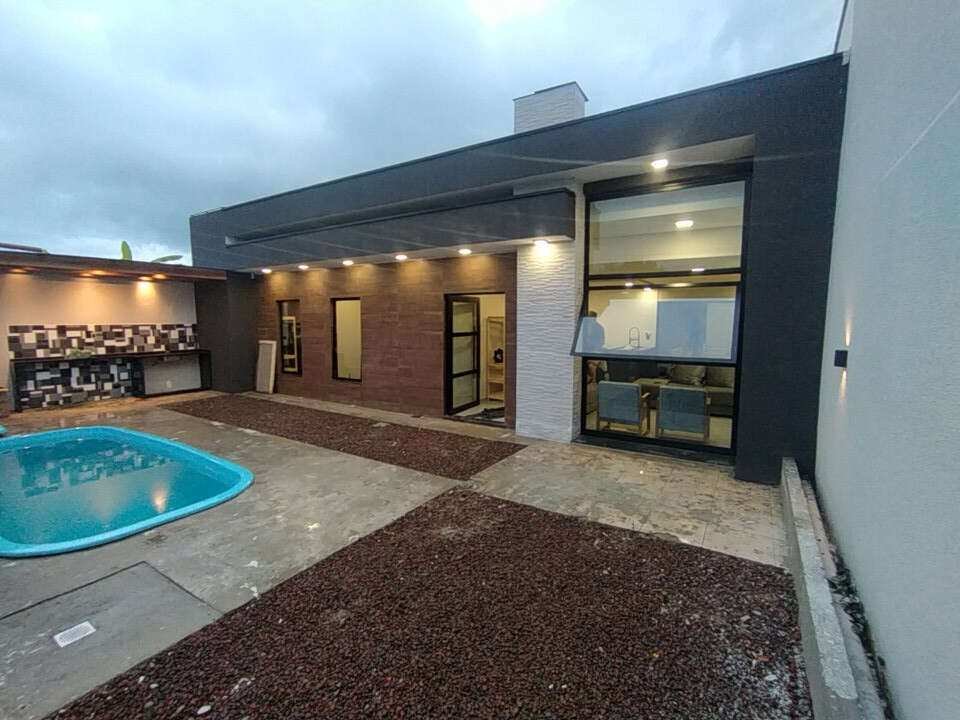 Casa com Piscina a 250m do Mar – Guaratuba/PR - Mauro Alexandre Imóveis