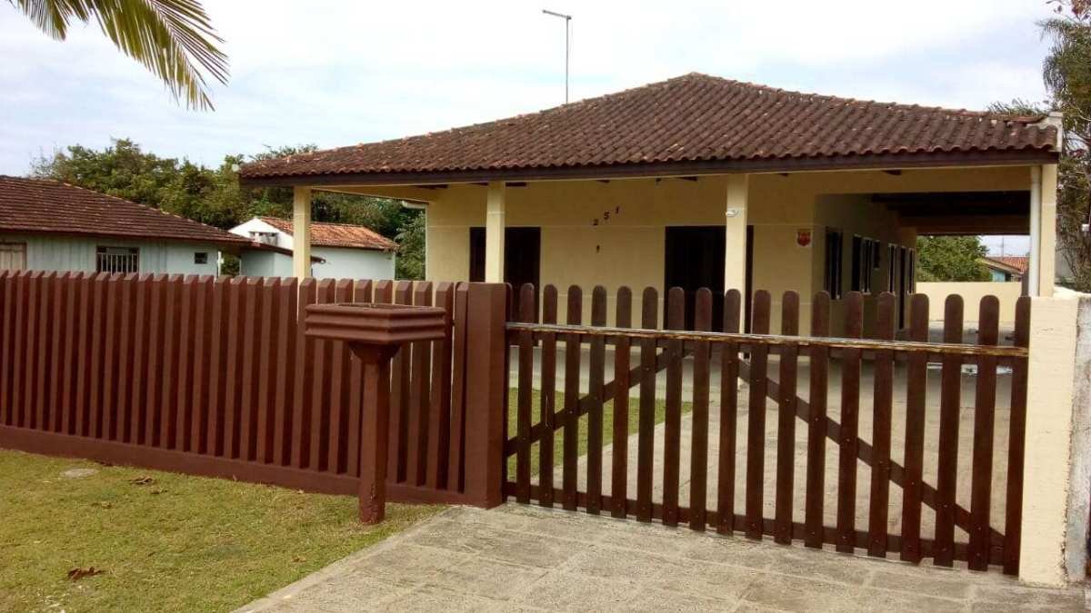 Casa para alugar com piscina próxima à praia em Guaratuba ( Locação Diária) - Mauro Alexandre Imóveis