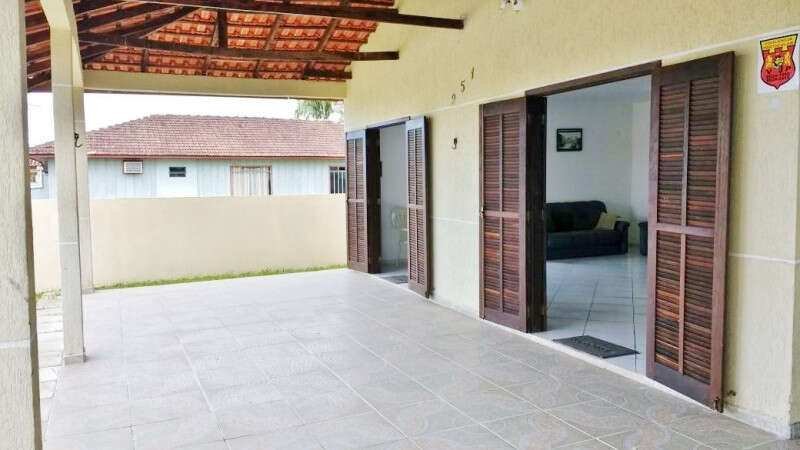 Casa para alugar com piscina próxima à praia em Guaratuba ( Locação Diária) - Mauro Alexandre Imóveis