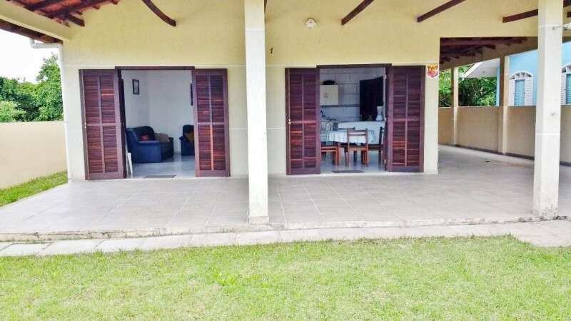 Casa para alugar com piscina próxima à praia em Guaratuba ( Locação Diária) - Mauro Alexandre Imóveis