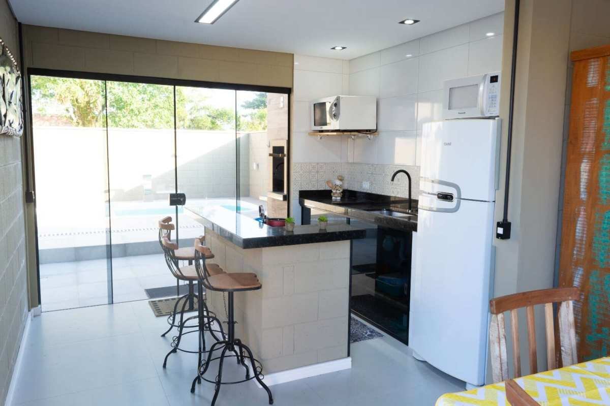 Sobrado à venda com piscina  em Guaratuba PR - Mauro Alexandre Imóveis