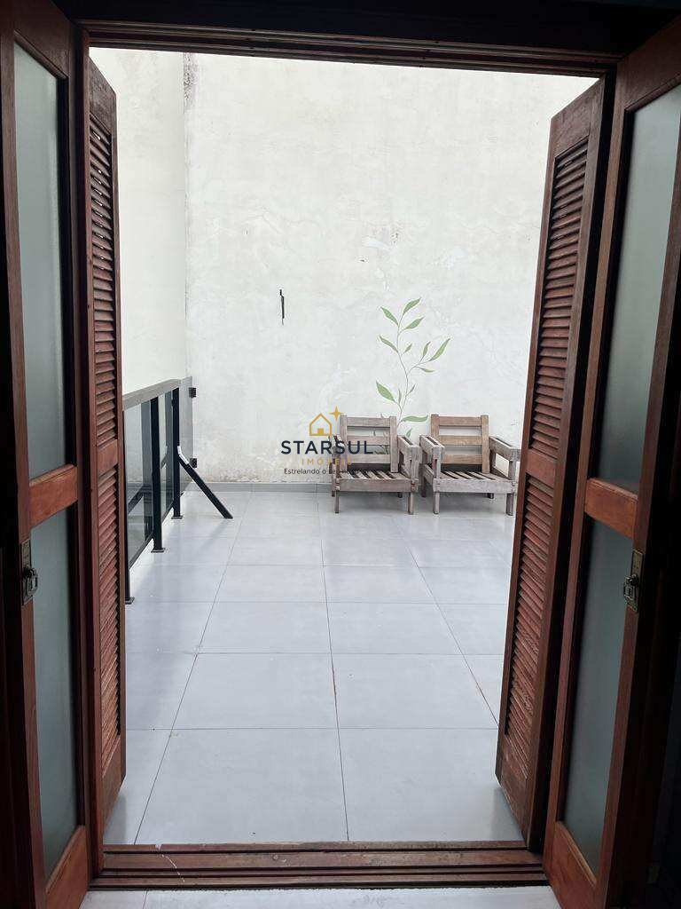 Casa à venda com 4 quartos, 220m² - Farrapos,Porto Alegre