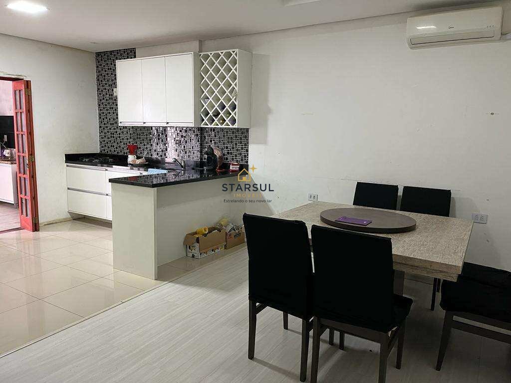 Casa à venda com 4 quartos, 220m² - Farrapos,Porto Alegre