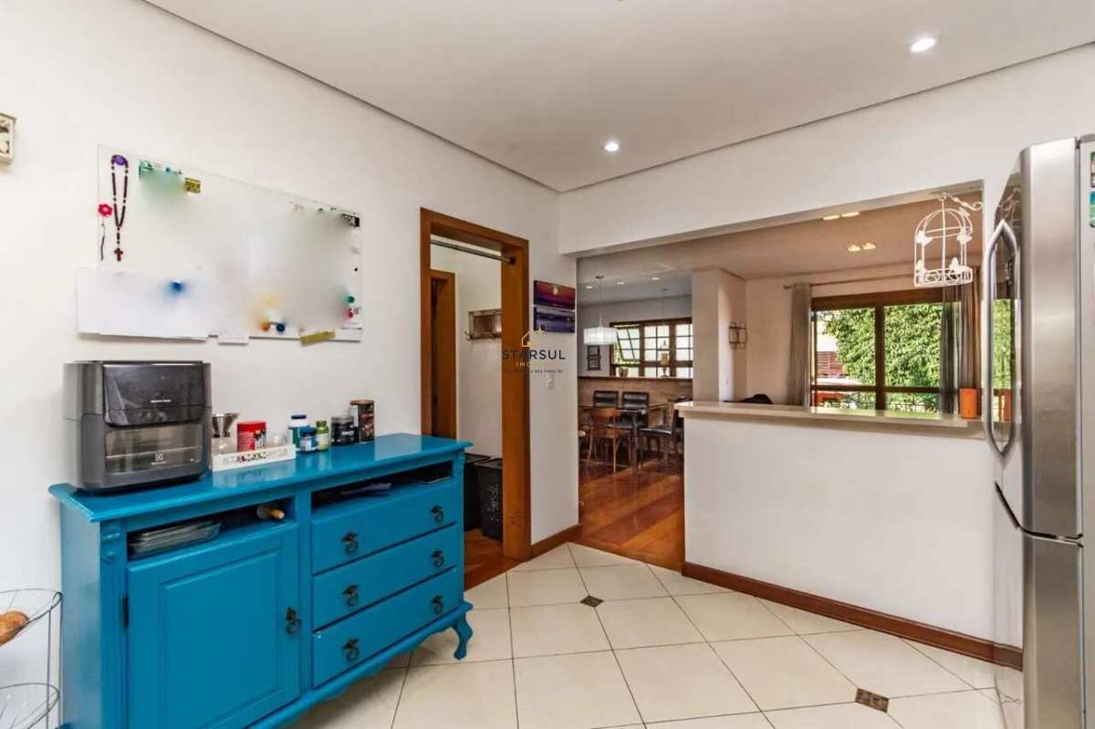  - Casa à venda em Porto Alegre, Vila Jardim, com 4 quartos, 250.00m²