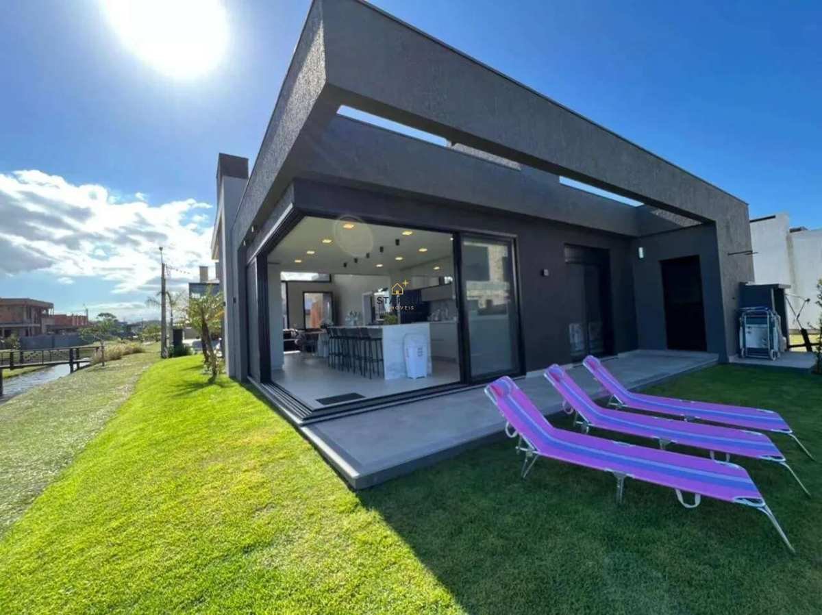  - Casa de condomínio à venda em Capão da Canoa, com 4 quartos, 170,00m²