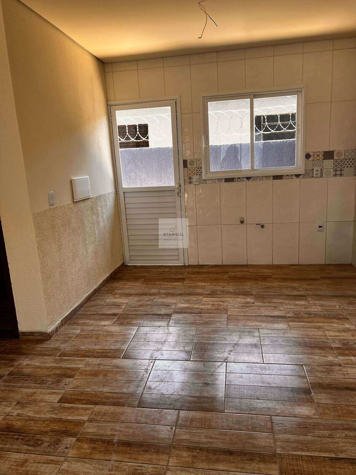  - Sobrado à venda em Gravataí, Passos dos Ferreiros, com 2 quartos, 72,00m²