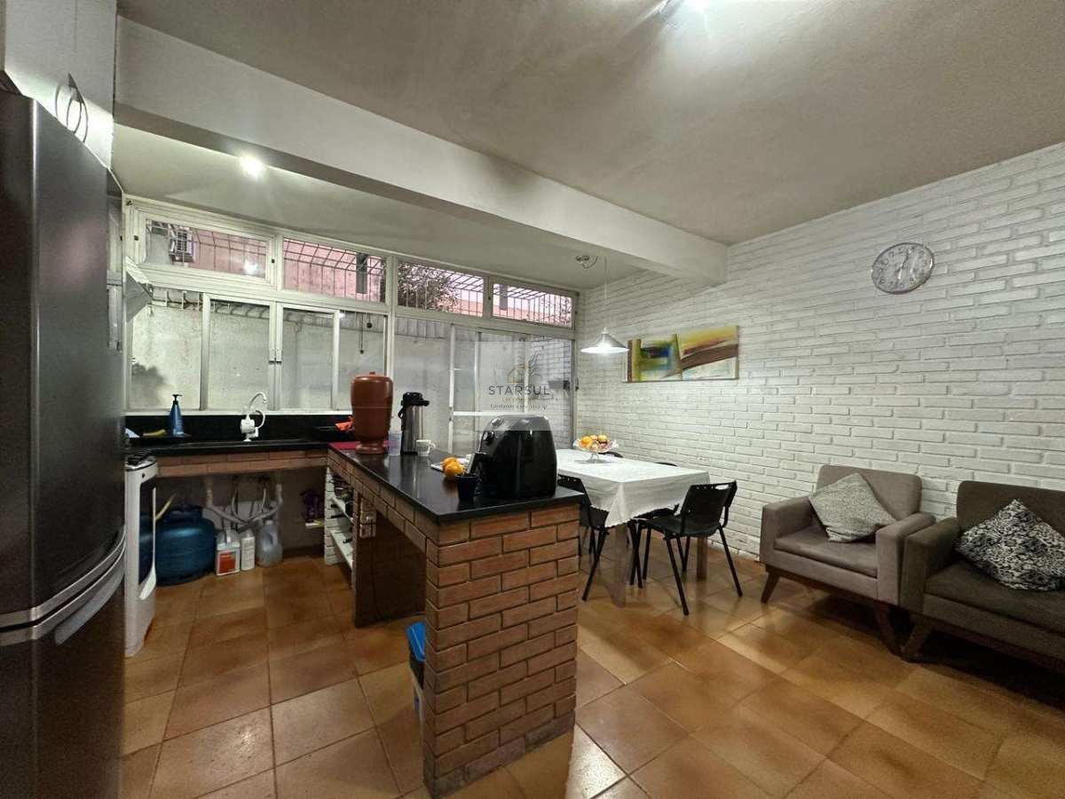 Sobrado à venda com 2 quartos, 240m² - São Geraldo,Porto Alegre