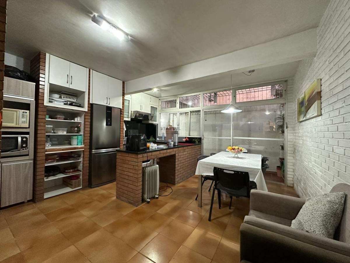 Sobrado à venda com 2 quartos, 240m² - São Geraldo,Porto Alegre