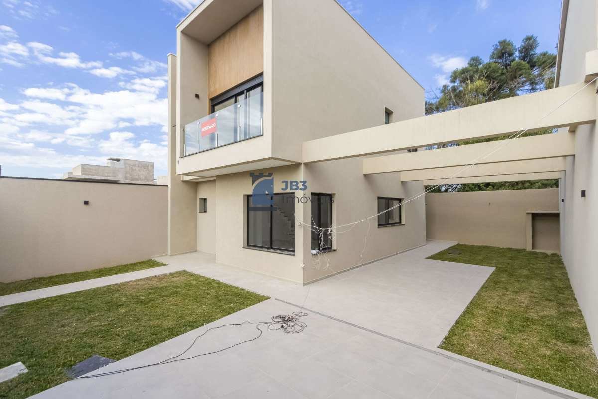 Casa à venda com 3 quartos, 145m² - Uberaba,Curitiba