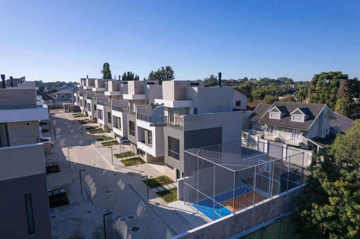 Sobrado à venda com 3 quartos, 185m² - Santa Felicidade,Curitiba