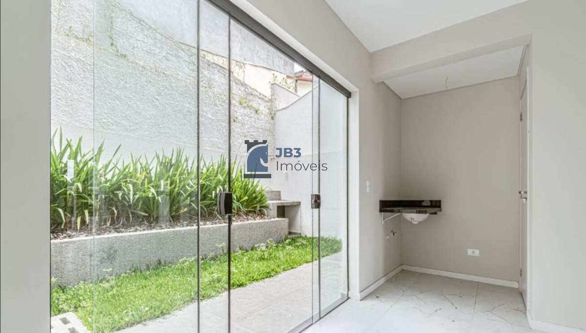 Sobrado à venda com 3 quartos, 127m² - Tingui,Curitiba