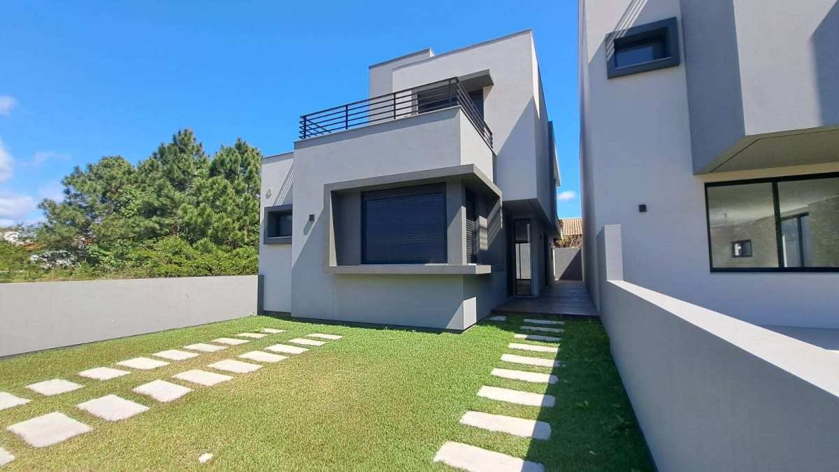 Sobrado à venda em Garopaba, centro, com 3 quartos, 152m²
