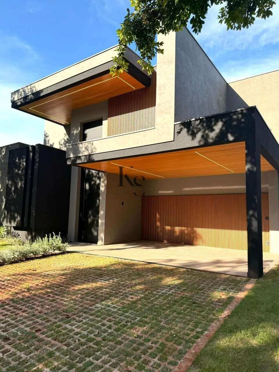 Sofisticação, conforto e exclusividade em Alphaville – Casa térrea impecável com alto padrão de acabamento - Karen Sueta Creci 223363F / Bruno Amorim Advogados Associados