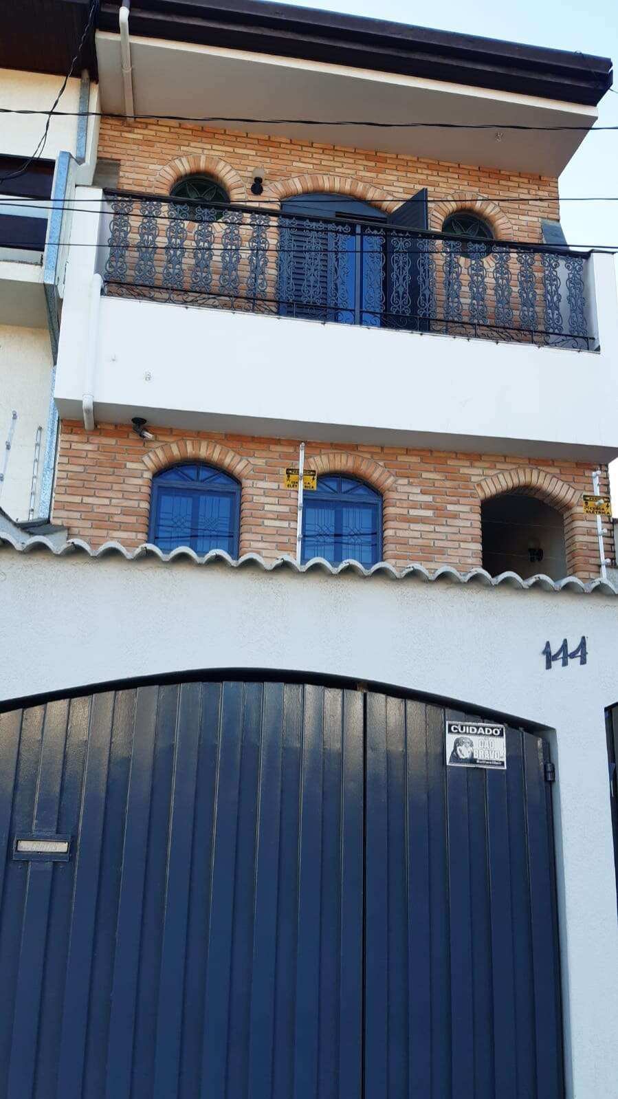 Casa à venda, com 4 quartos, 178m²