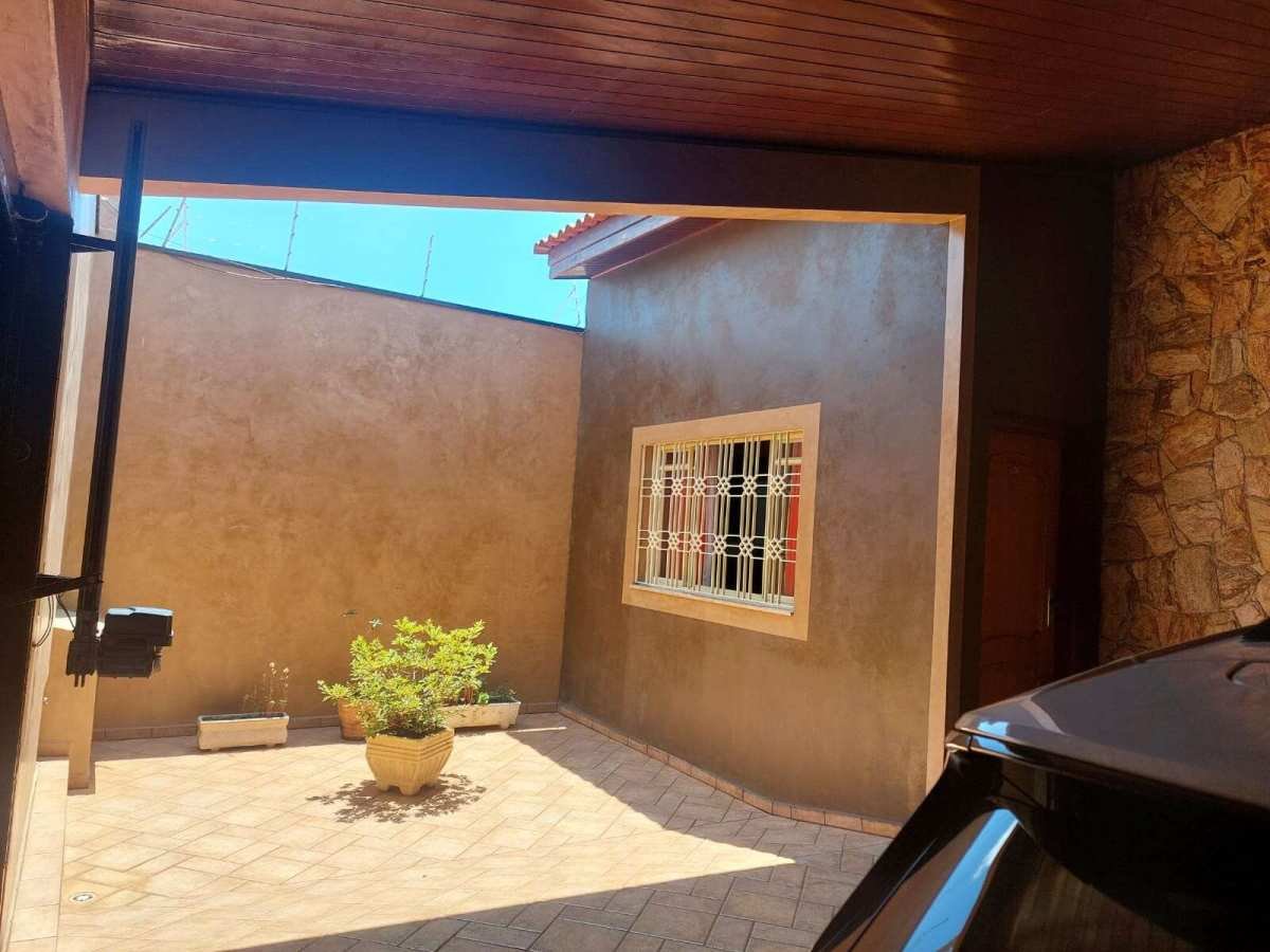 Casa à venda em Sorocaba, Jardim São Carlos, com 3 quartos, 224m² - Janaina Albuquerque Imóveis