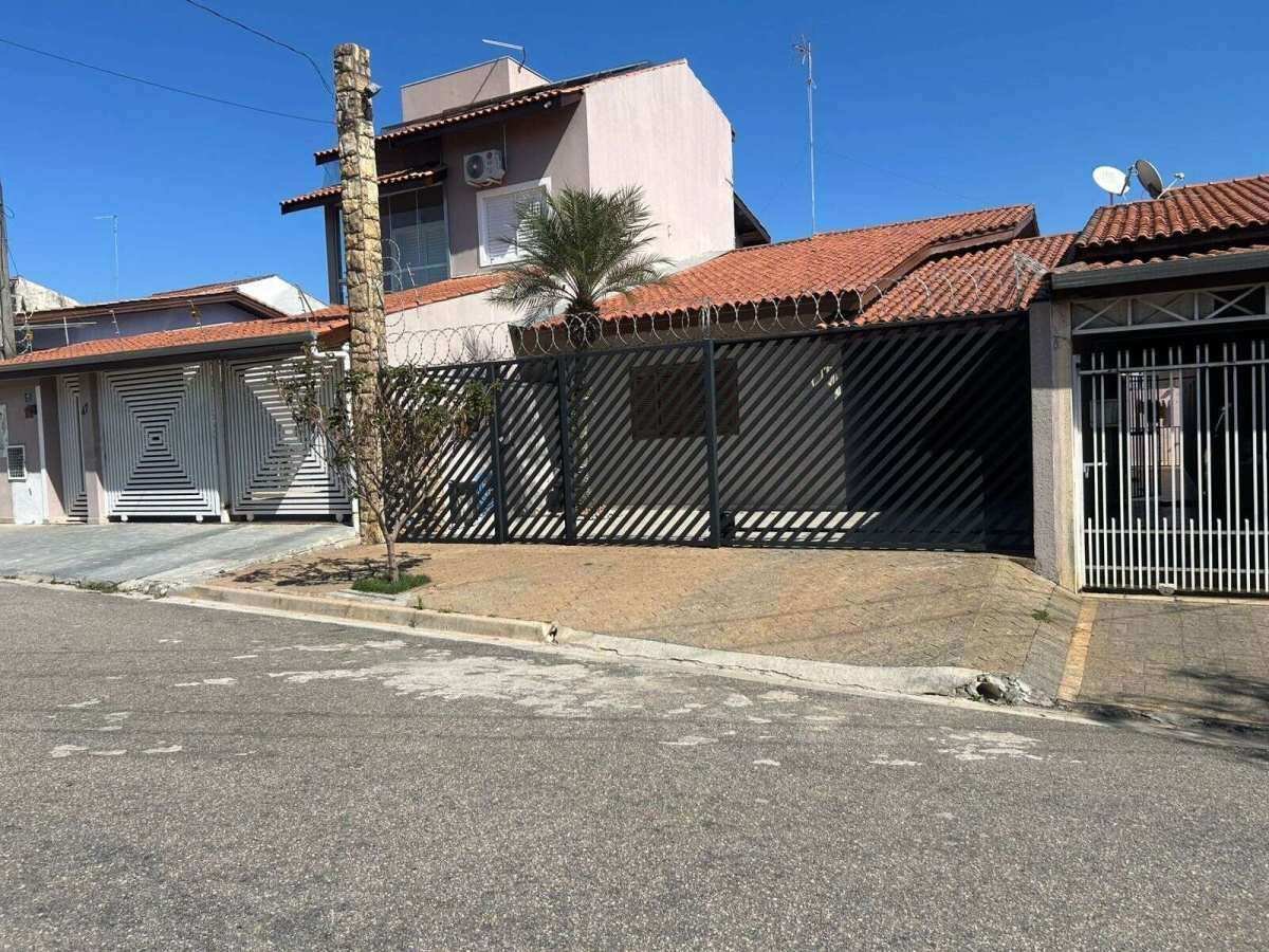 Casa à venda em Sorocaba, Wanel Ville, com 2 quartos, 122m² - Janaina Albuquerque Imóveis