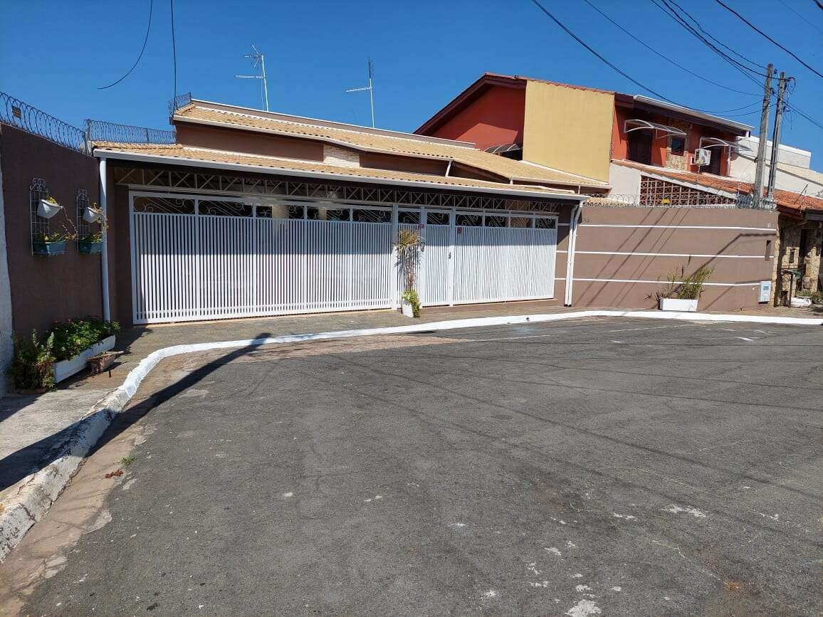 Casa à venda em Sorocaba, Wanel Ville, com 3 quartos, 202m² - Janaina Albuquerque Imóveis