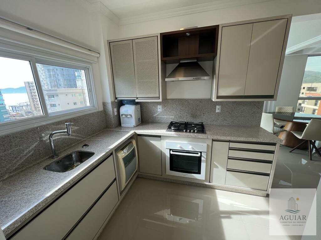  - Apartamento de padrão em Meia Praia — a apenas 150 metros do mar.