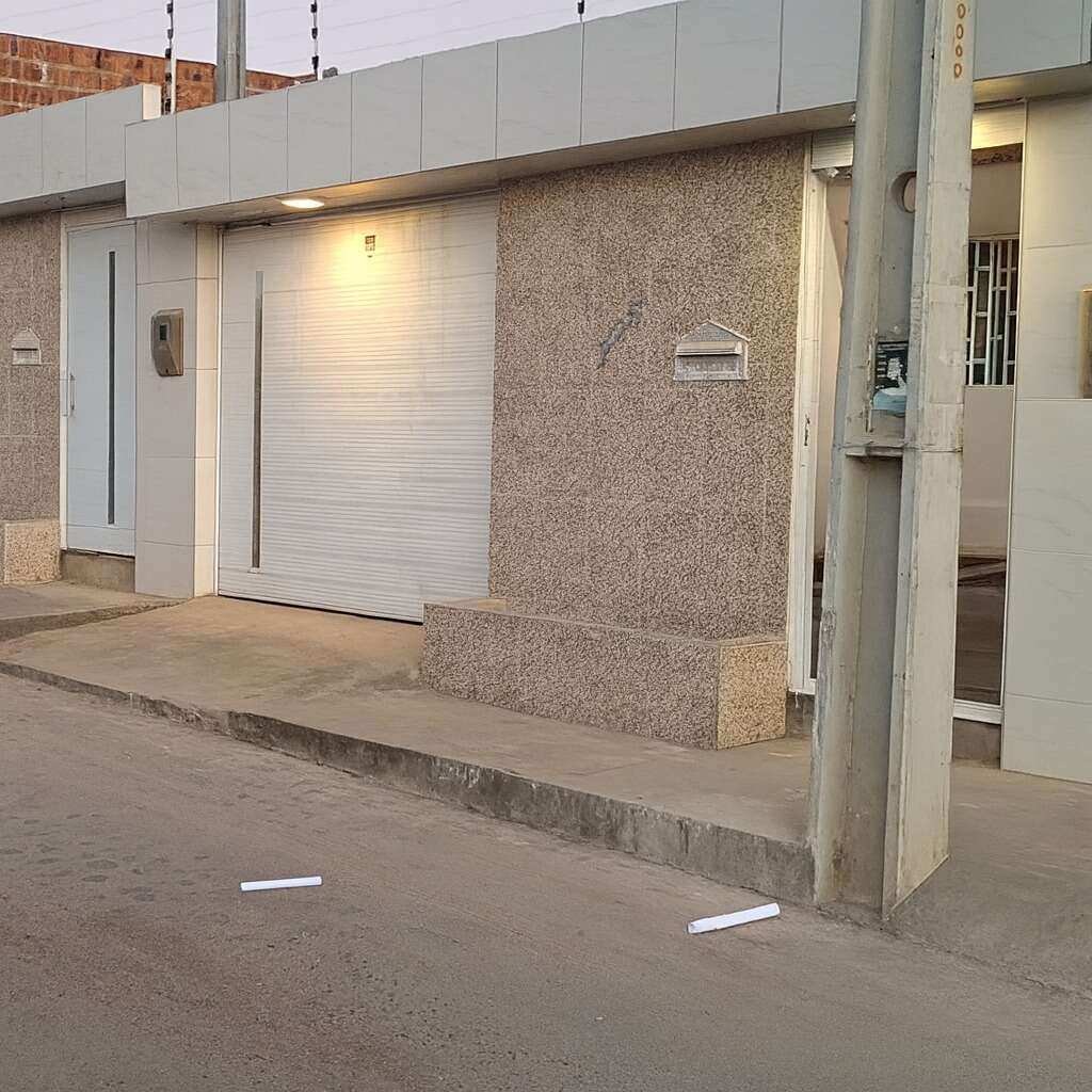 Casa à venda com 3 quartos - ,