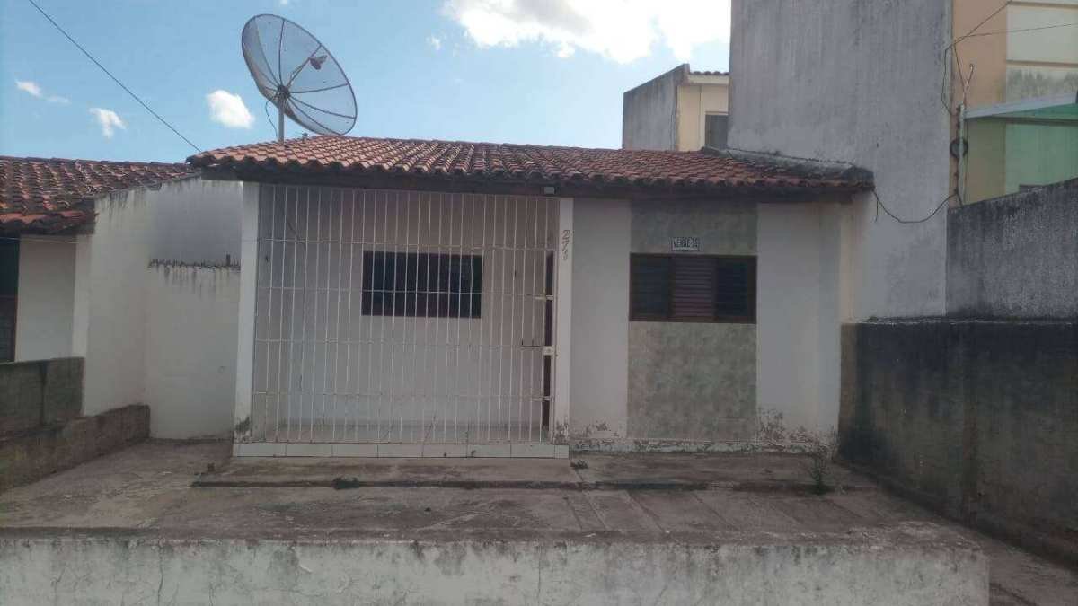 Casa à venda com 3 quartos - ,