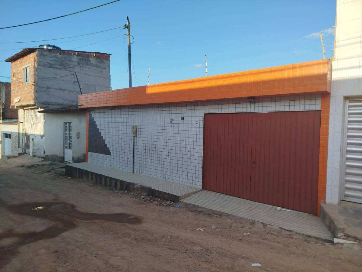 Casa à venda com 3 quartos - ,