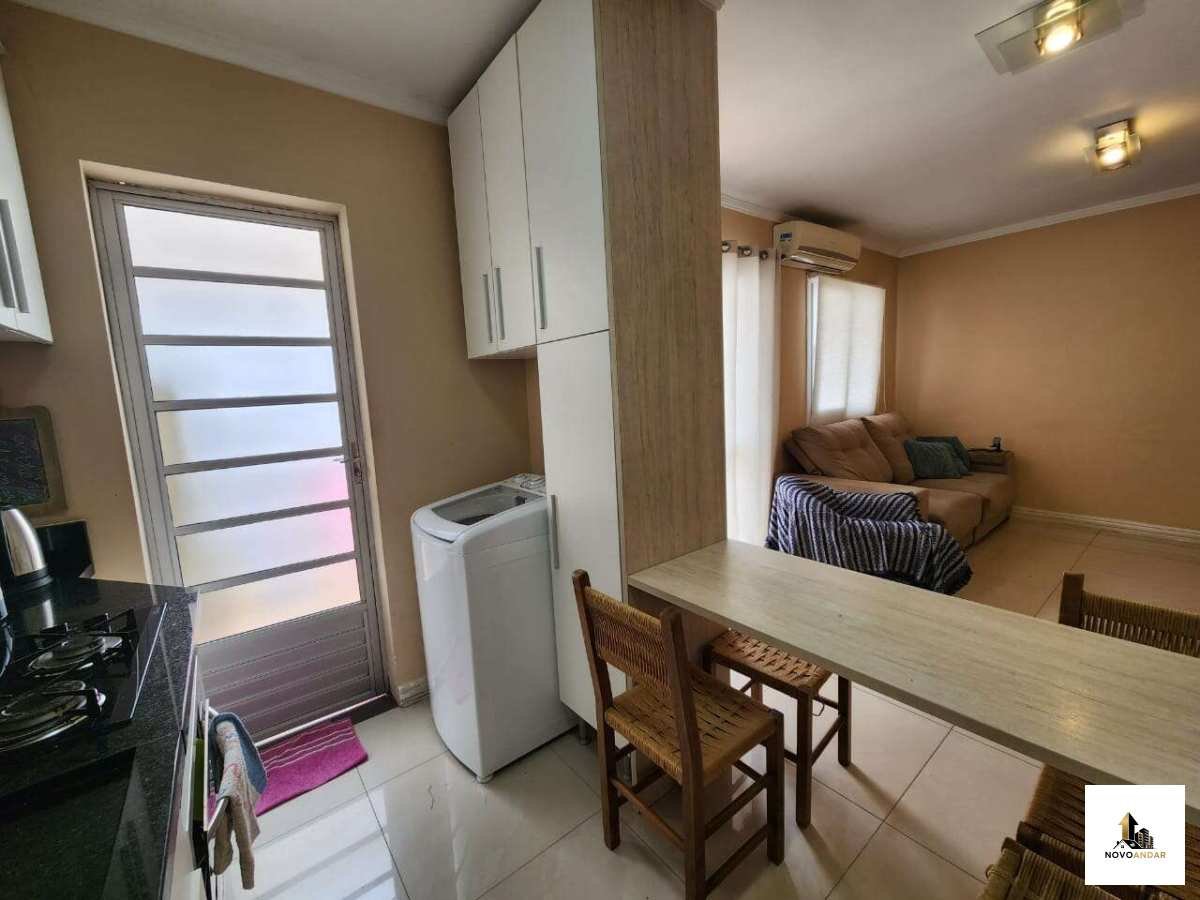  - Casa 2 dormitorios em condominio fechado com 2 vagas de garagem