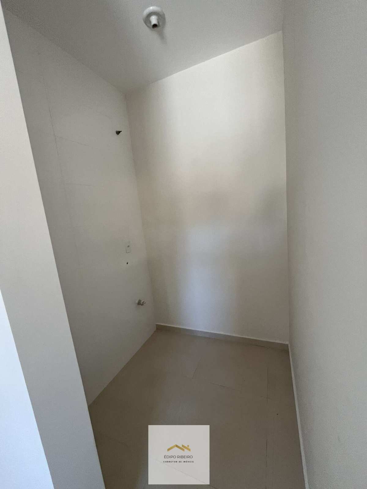  - Casa Geminada na melhor localização do Bairro Mirim, próxima a lagoa e praça