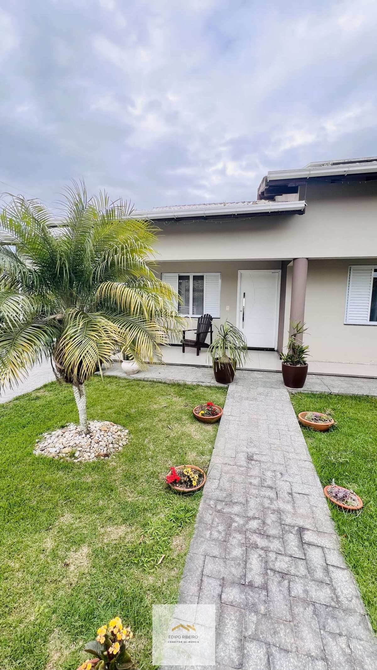 Casa à venda com 3 quartos, 172m² - NOVA BRASÍLIA,Imbituba