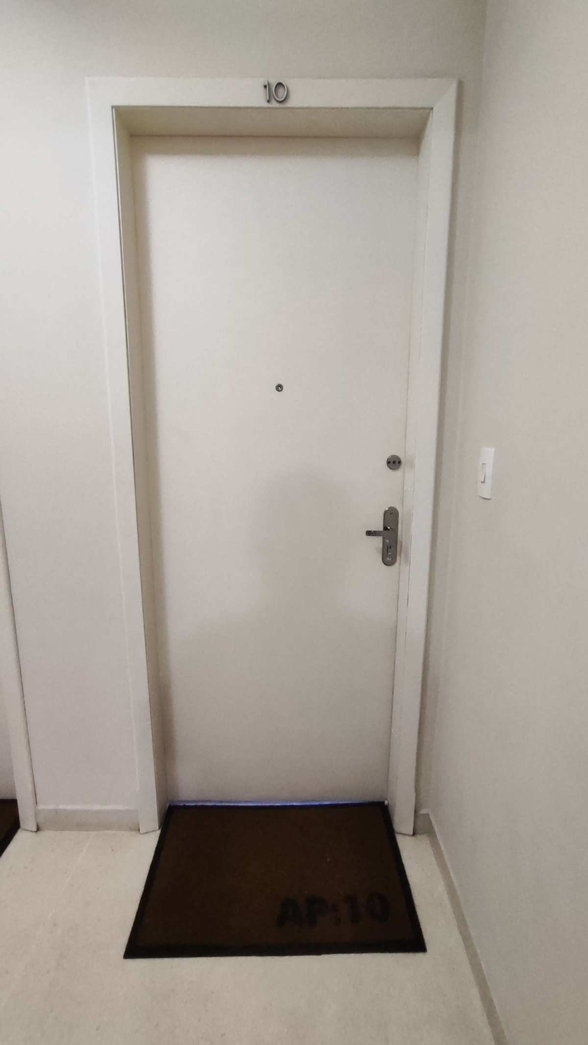  - Desocupado. Mude Já!!!Água Verde Prédio Antigo numa rua Charmosa e Arborizada